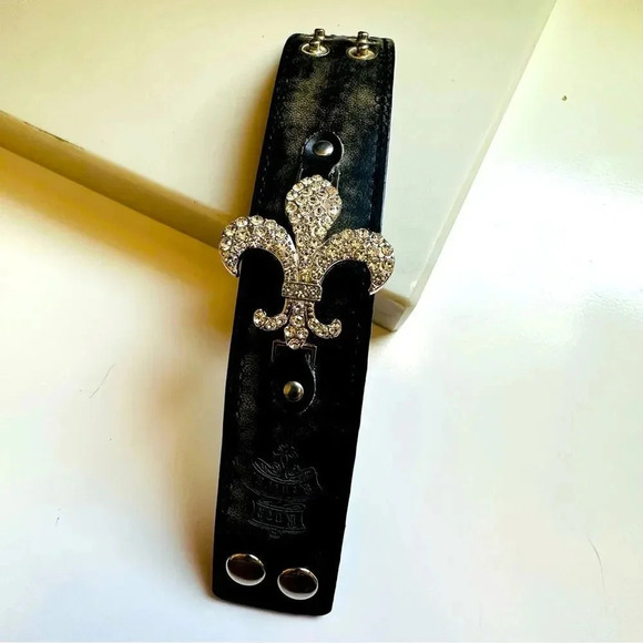 Rare Rock Revival Buckle Exclusive Distressed Leather Crystal Bracelet - Picture 1 of 3